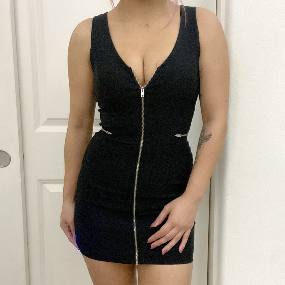 Bodycon Black Zip-Up Dress